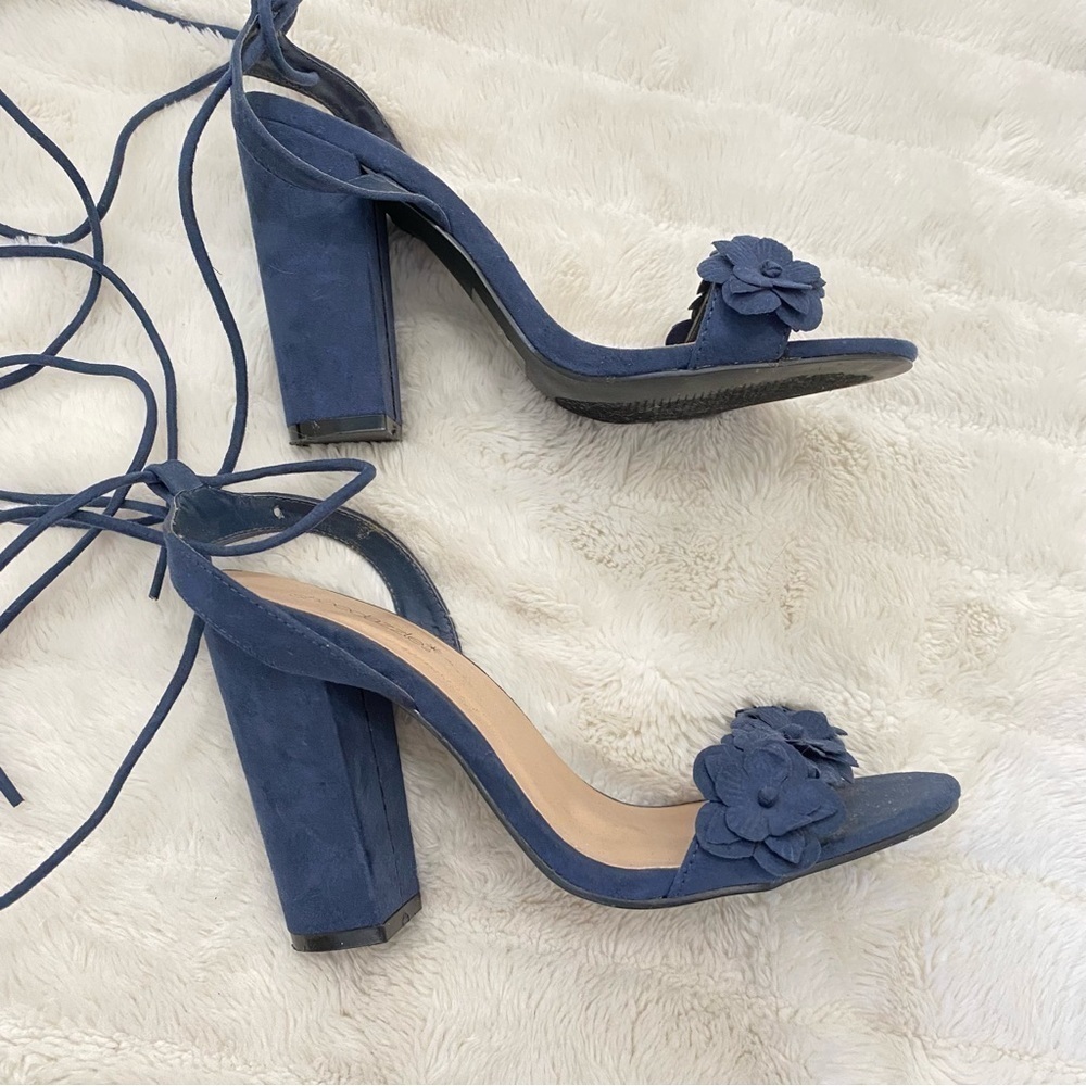 Shoe Dazzle Blue Flower Lace Up Boho Block Heels Size 8.5
